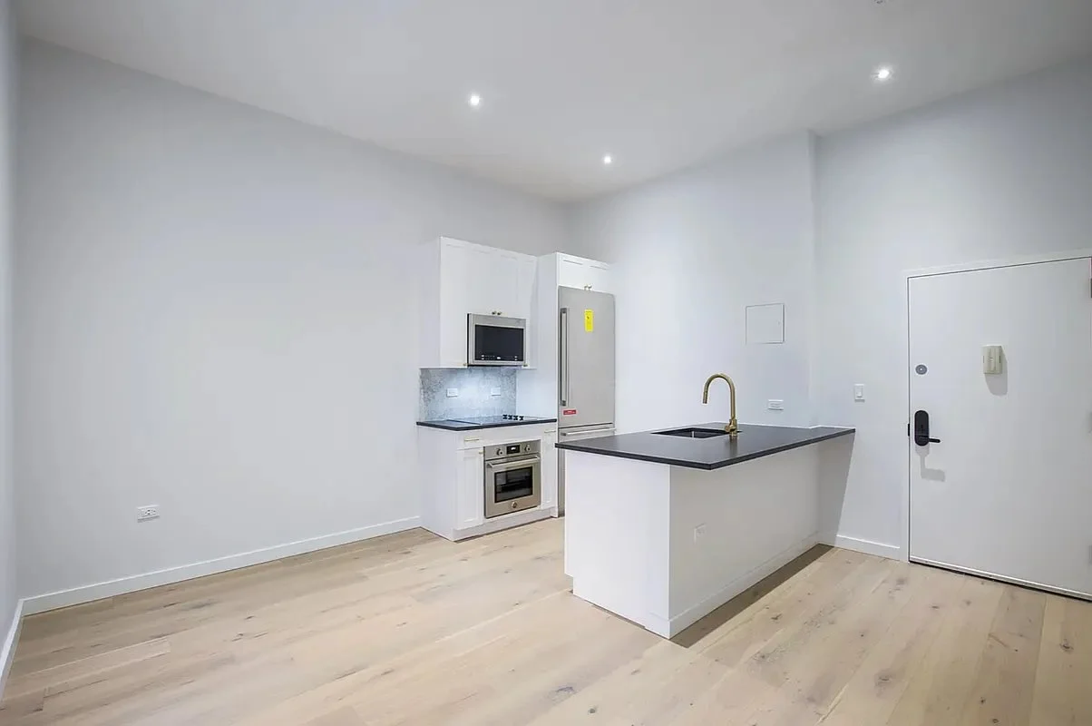 3 bed apartment at 10 Rutgers Street, Unit 1C, Chinatown, photo 3 of 17
