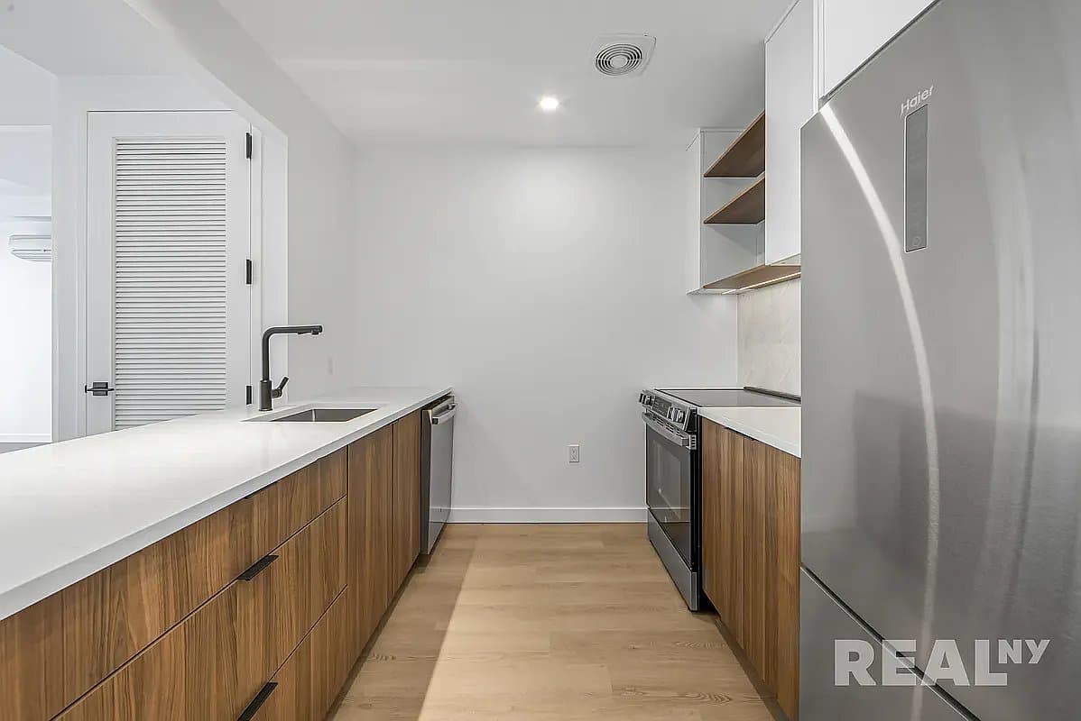 2 bed apartment at 953 Dean Street, Unit 615, Crown Heights, photo 2 of 19