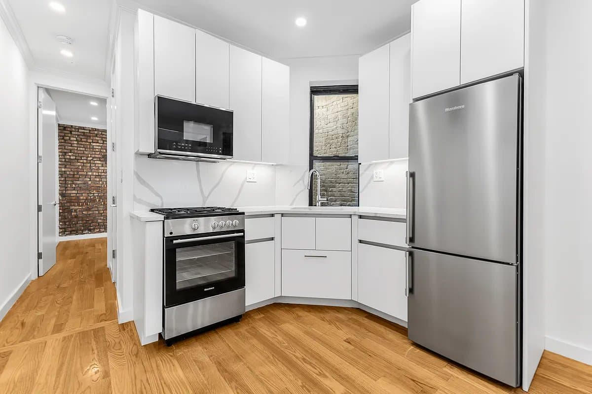 1 bed apartment at 829 Ninth Avenue, Unit 4D, Hell's Kitchen, photo 3 of 4