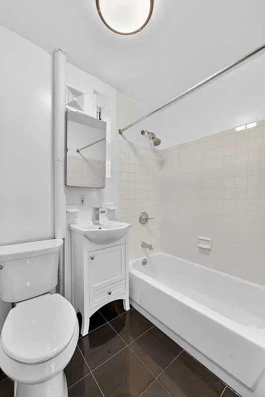 222 West 10th Street, photo 4