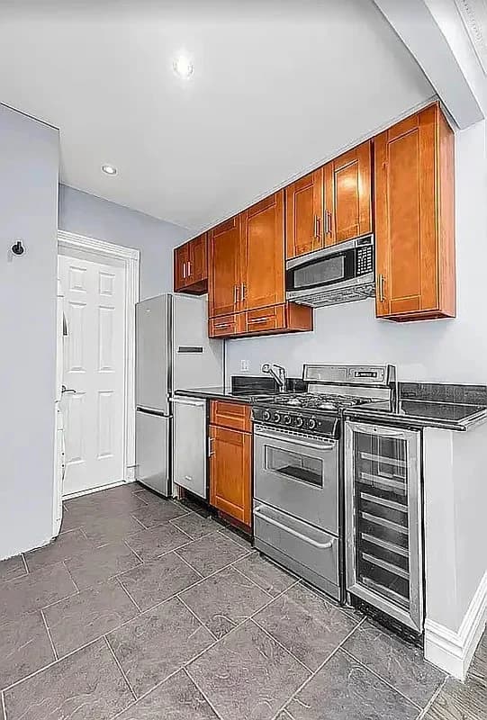 1 bed apartment at 564 Hudson Street, Unit SIX, West Village, photo 3 of 4
