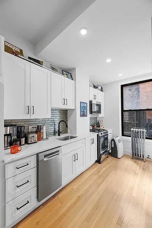 425 Amsterdam Avenue, photo 2