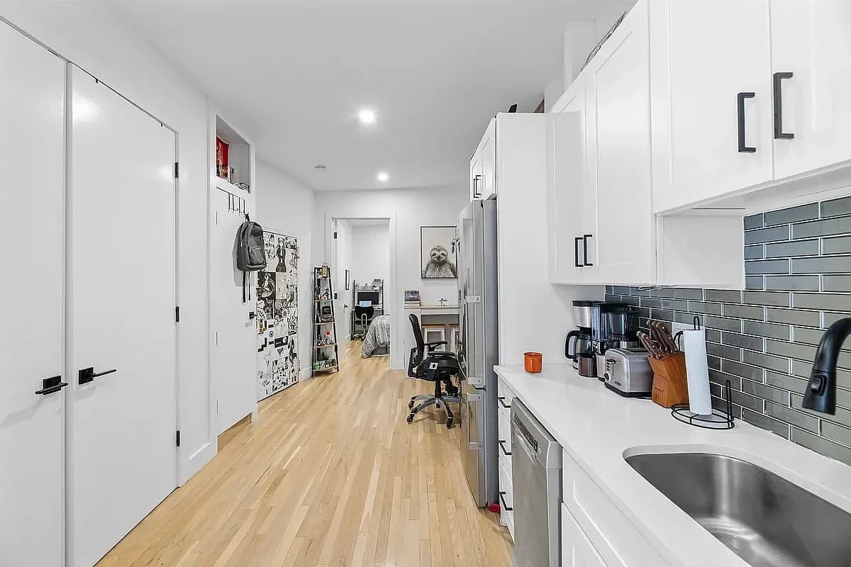 425 Amsterdam Avenue, photo 3