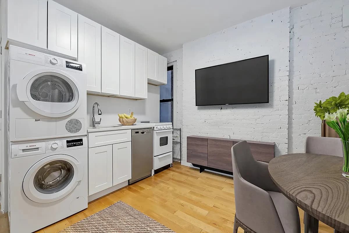 203 Spring Street, photo 2