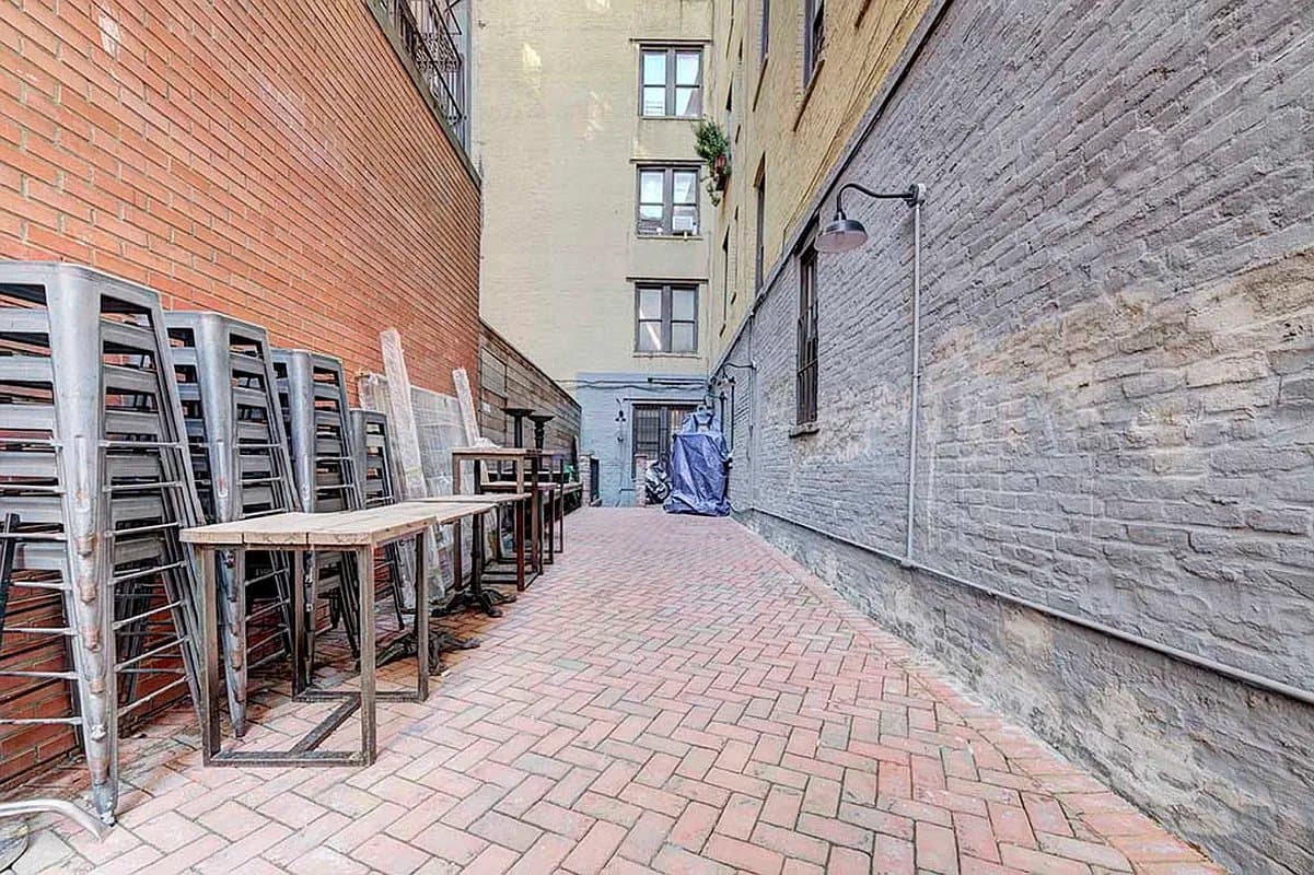 3 bed apartment at 207 Madison Street, Unit 18, Chinatown, photo 6 of 11
