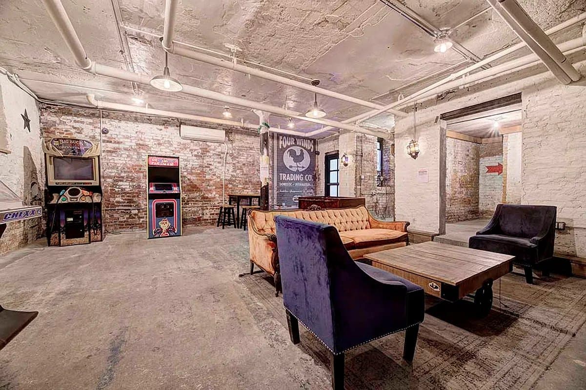 3 bed apartment at 207 Madison Street, Unit 18, Chinatown, photo 8 of 11
