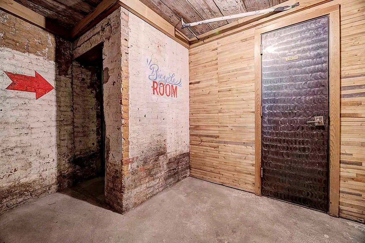 3 bed apartment at 207 Madison Street, Unit 18, Chinatown, photo 11 of 11