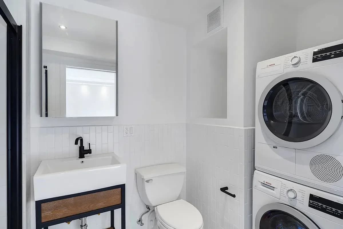 1 bed apartment at 10 Rutgers Street, Unit 7D, Chinatown, photo 4 of 11