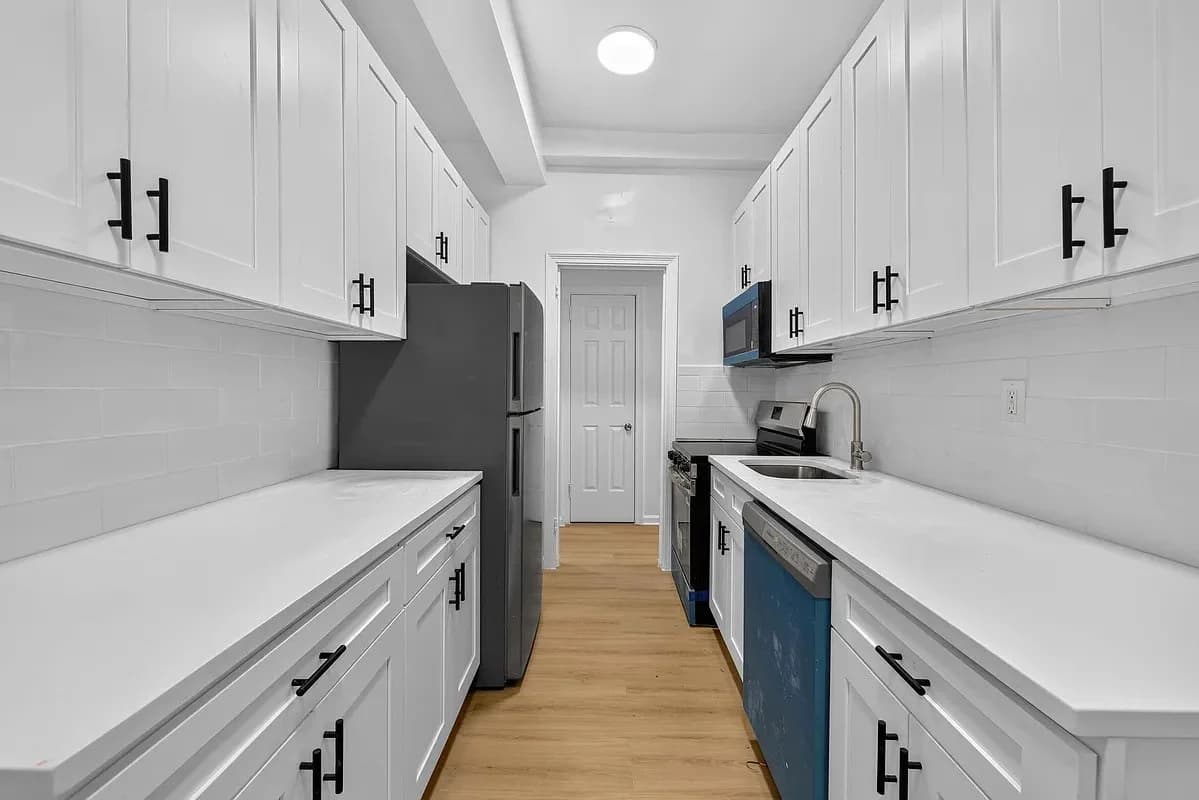 960 Sterling Place, photo 3