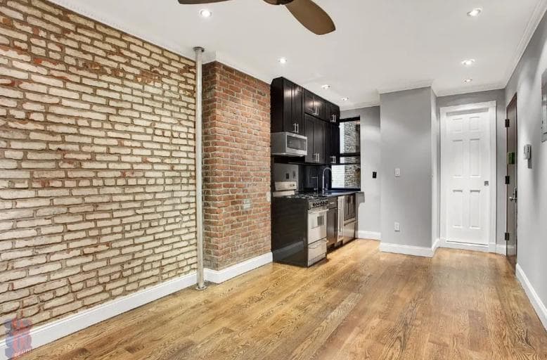 3 bed apartment at 438 West 52nd Street, Unit C7, Hell's Kitchen, photo 6 of 7