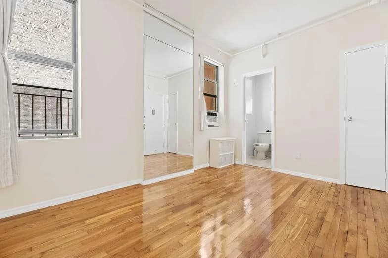 247 West 63rd Street, photo 4