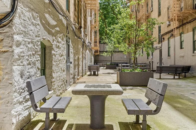 Studio apartment at 247 West 63rd Street, Unit 1D, Upper West Side, photo 4 of 12