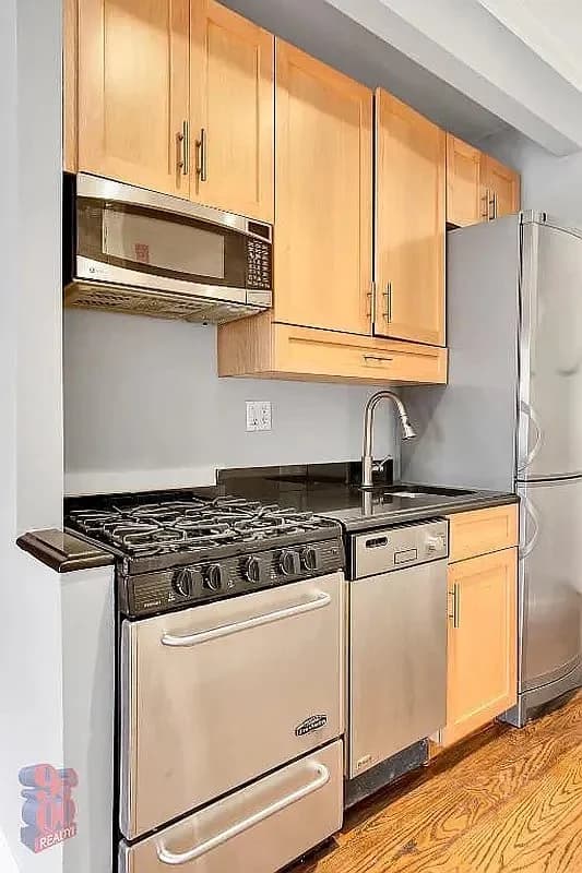 2 bed apartment at 127 East 7th Street, Unit 4C, East Village, photo 4 of 5