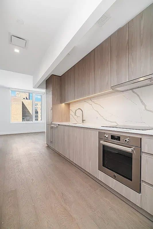 Studio apartment at 200 East 23rd Street, Unit 8D, Kips Bay, photo 2 of 4