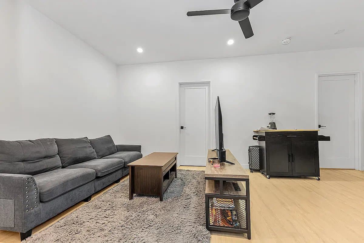 228 East 25th Street, photo 2