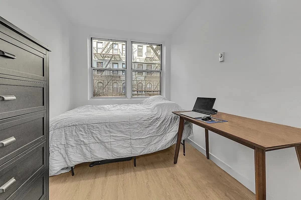 228 East 25th Street, photo 3