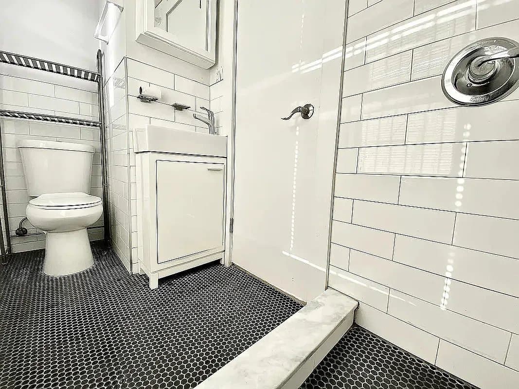 2 bed apartment at 406 West 39th Street, Unit 5R, Hell's Kitchen, photo 6 of 7