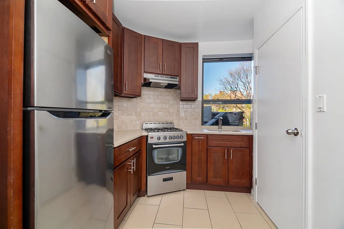 2 bed apartment at 117 Perry Street, Unit 11, West Village, photo 8 of 8