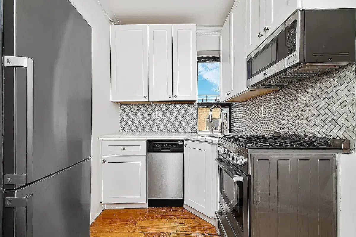 1 bed apartment at 380 South 4th Street, Unit 19, Williamsburg, photo 3 of 4