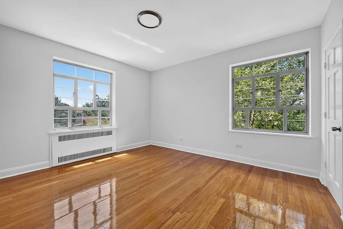 1 bed apartment at 150 Greenway Terrace, Unit W43, Forest Hills, photo 6 of 15