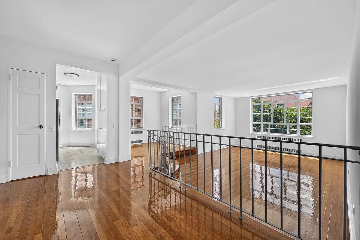 1 bed apartment at 150 Greenway Terrace, Unit W43, Forest Hills, photo 2 of 15