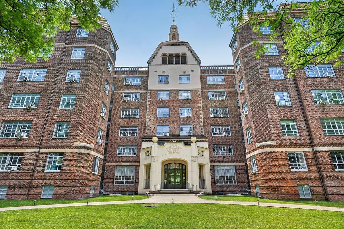 1 bed apartment at 150 Greenway Terrace, Unit W43, Forest Hills, photo 15 of 15