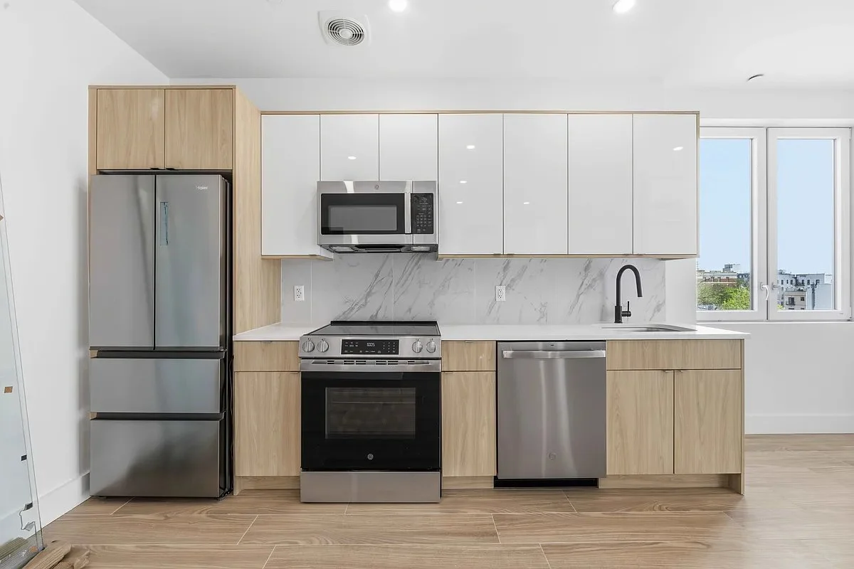 2 bed apartment at 948 New York Avenue, Unit 3G, Flatbush, photo 2 of 6