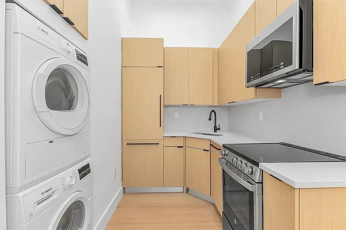 1 bed apartment at 19 Saint Mark's Place, Unit 5H, East Village, photo 2 of 5