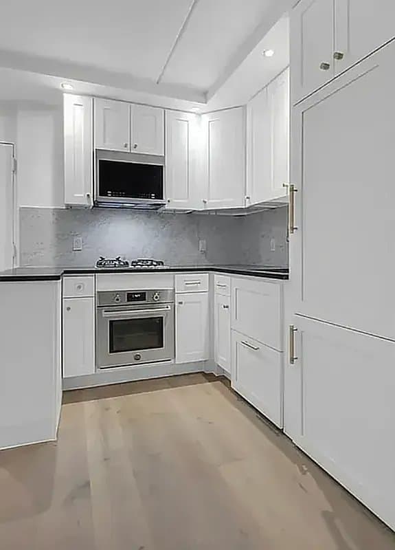 1 bed apartment at 10 Rutgers Street, Unit 3A, Chinatown, photo 5 of 6
