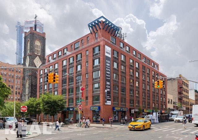 1 bed apartment at 10 Rutgers Street, Unit 3A, Chinatown, photo 6 of 6