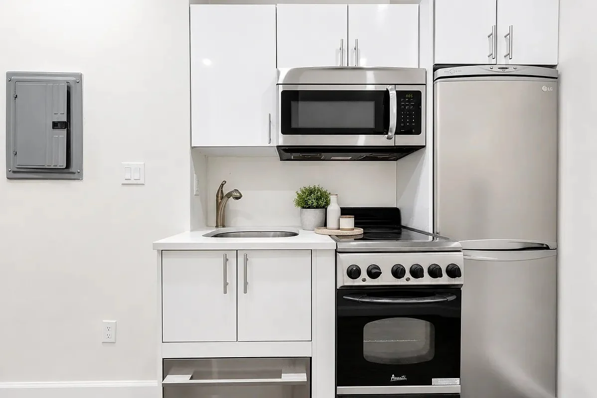 1 bed apartment at 250 Broome Street, Unit 1, Lower East Side, photo 4 of 5