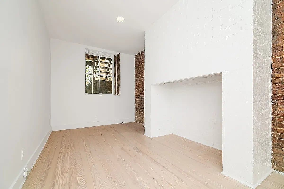 Studio apartment at 318 West 14th Street, Unit 1B, Chelsea, photo 3 of 4