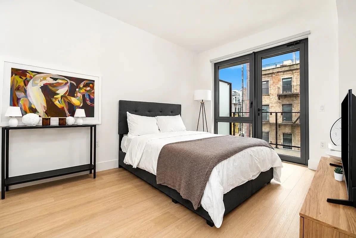 2 bed apartment at 282 Grand Street, Unit 404, Chinatown, photo 1 of 6