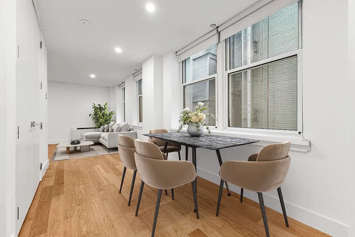 Studio apartment at 50 Murray Street, Unit 432, Financial District, photo 2 of 5