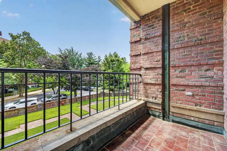 2 bed apartment at 150 Greenway Terrace, Unit 24W, Forest Hills, photo 4 of 19