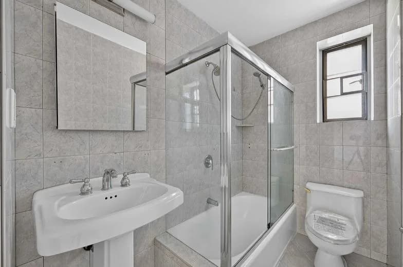 2 bed apartment at 150 Greenway Terrace, Unit 24W, Forest Hills, photo 11 of 19