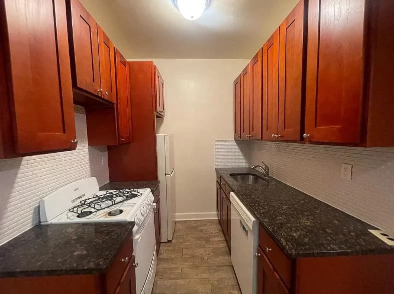 74-10 35th Avenue, photo 2