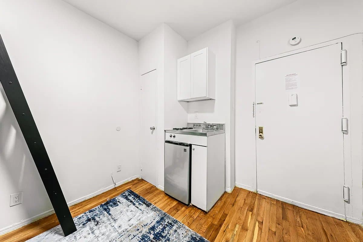 248 West 64th Street, photo 3