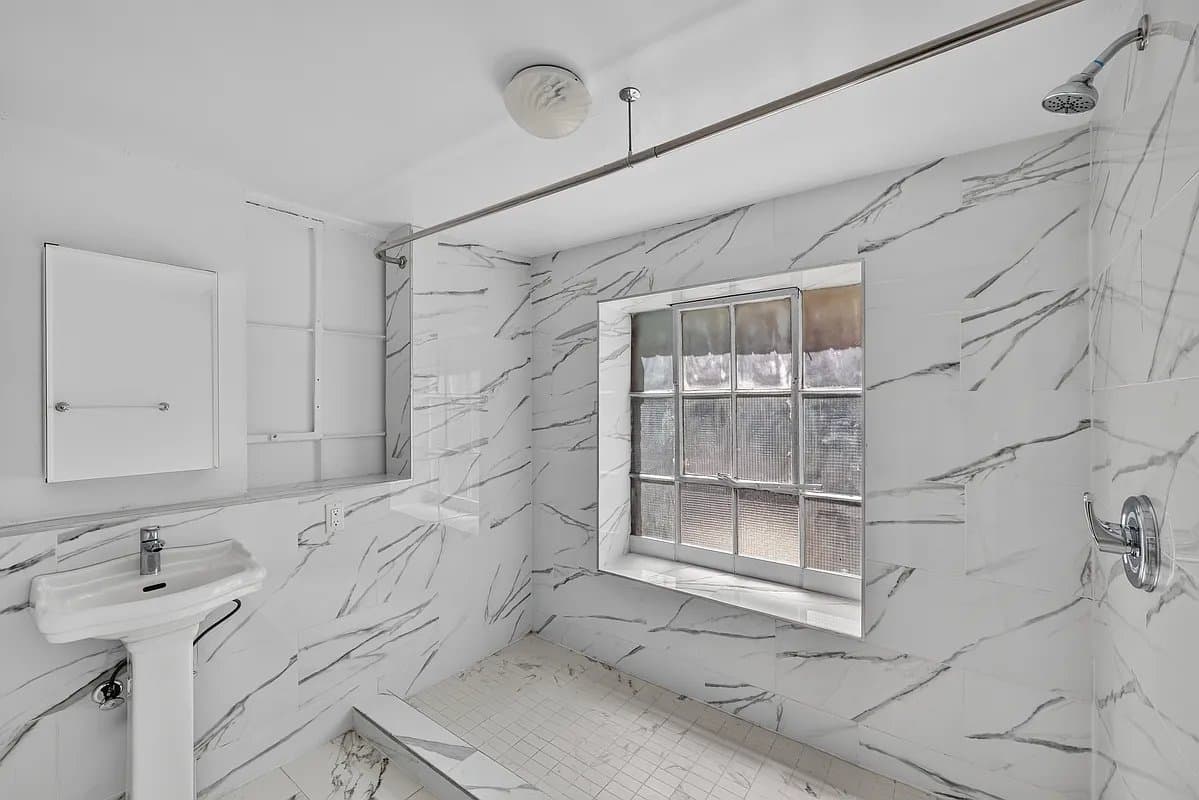 Studio apartment at 702 Greenwich Street, Unit 1, West Village, photo 6 of 8