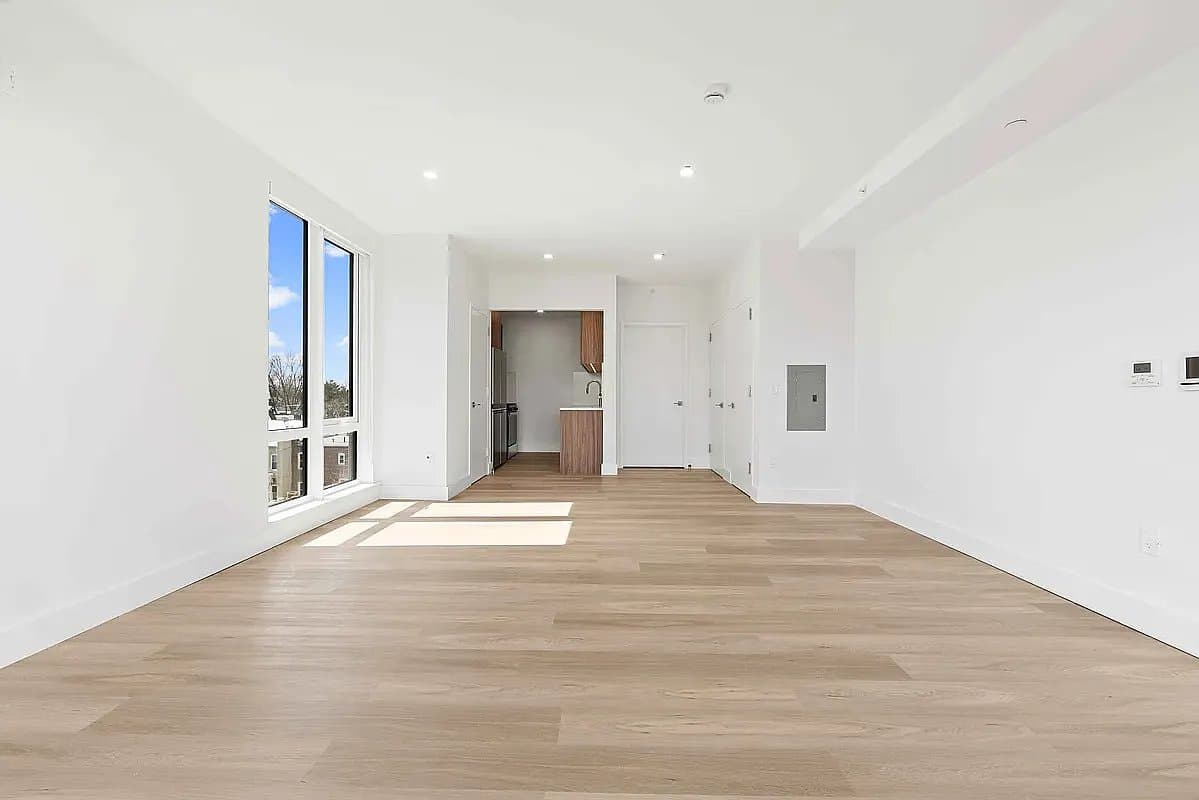 Studio apartment at 45-10 215th Place, Unit 2D, Bayside, photo 4 of 11