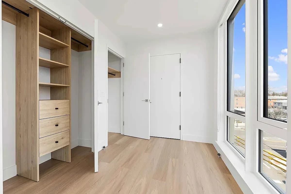 Studio apartment at 45-10 215th Place, Unit 2D, Bayside, photo 6 of 11