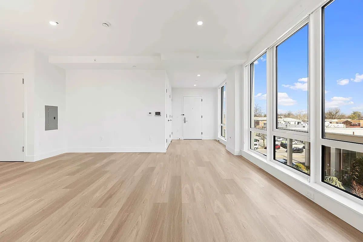Studio apartment at 45-10 215th Place, Unit 2D, Bayside, photo 7 of 11