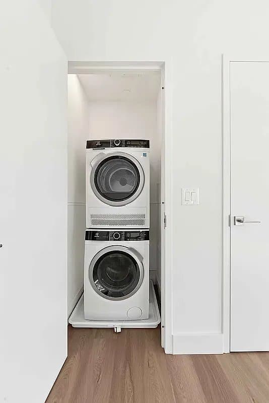 Studio apartment at 45-10 215th Place, Unit 2D, Bayside, photo 10 of 11