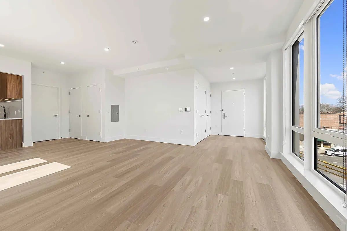 Studio apartment at 45-10 215th Place, Unit 2D, Bayside, photo 9 of 11