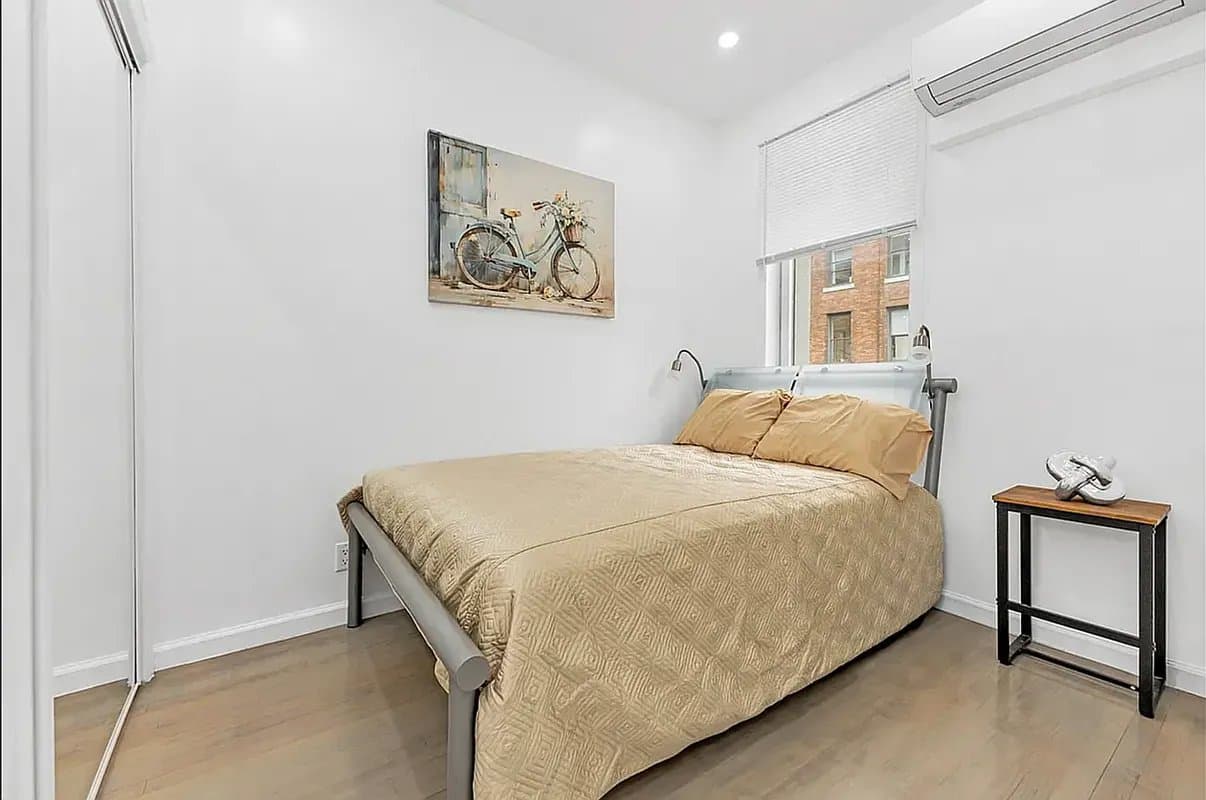 318 East 62nd Street, photo 3