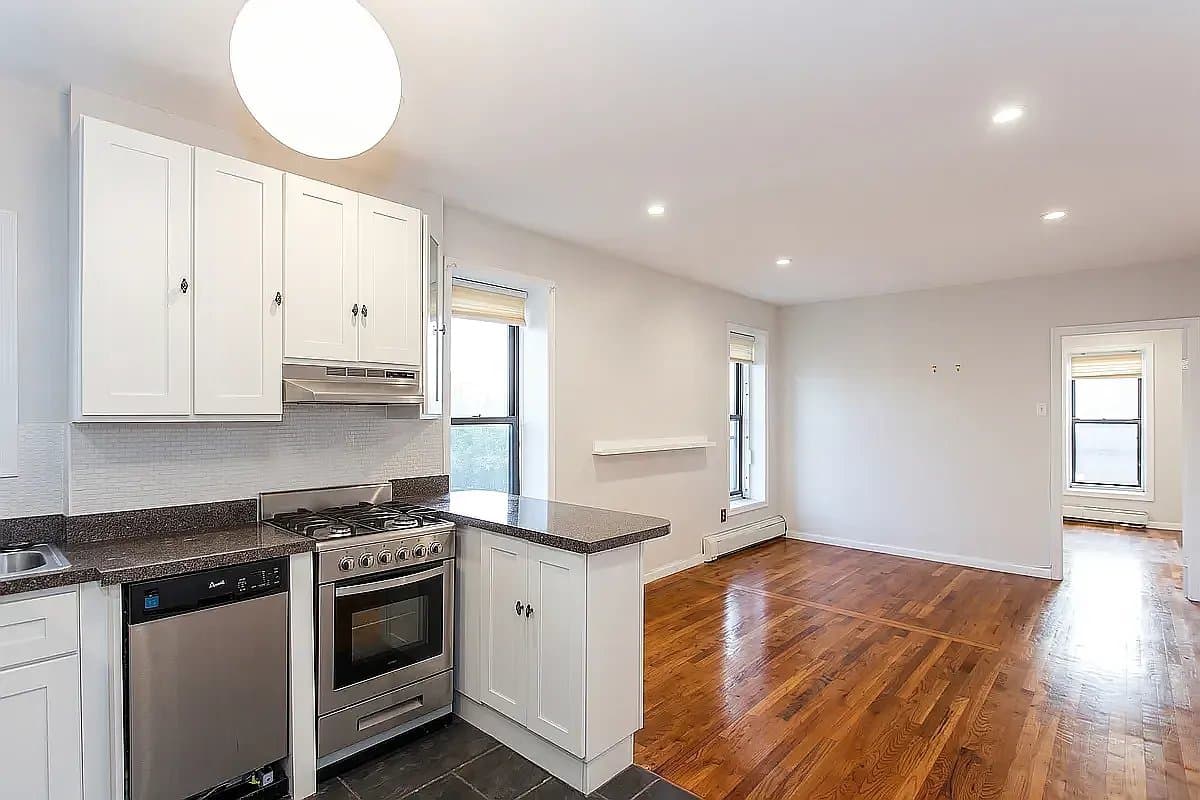 43 Underhill Avenue, photo 3