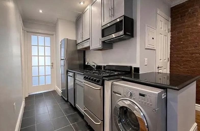3 bed apartment at 410 East 13th Street, Unit 6/B, East Village, photo 6 of 8