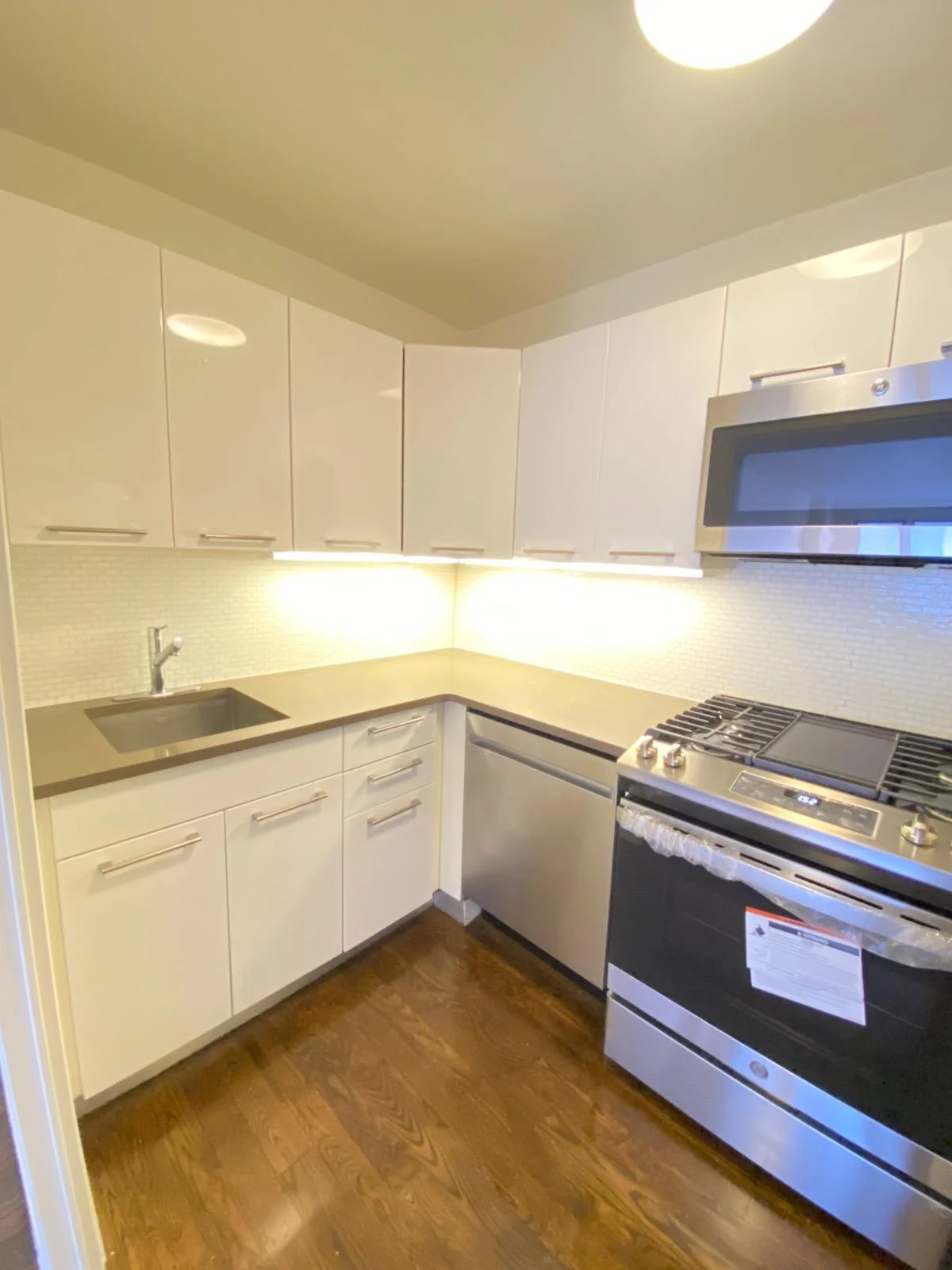 1 bed apartment at 220 E 63rd St, Unit 1H, Upper East Side, photo 3 of 5