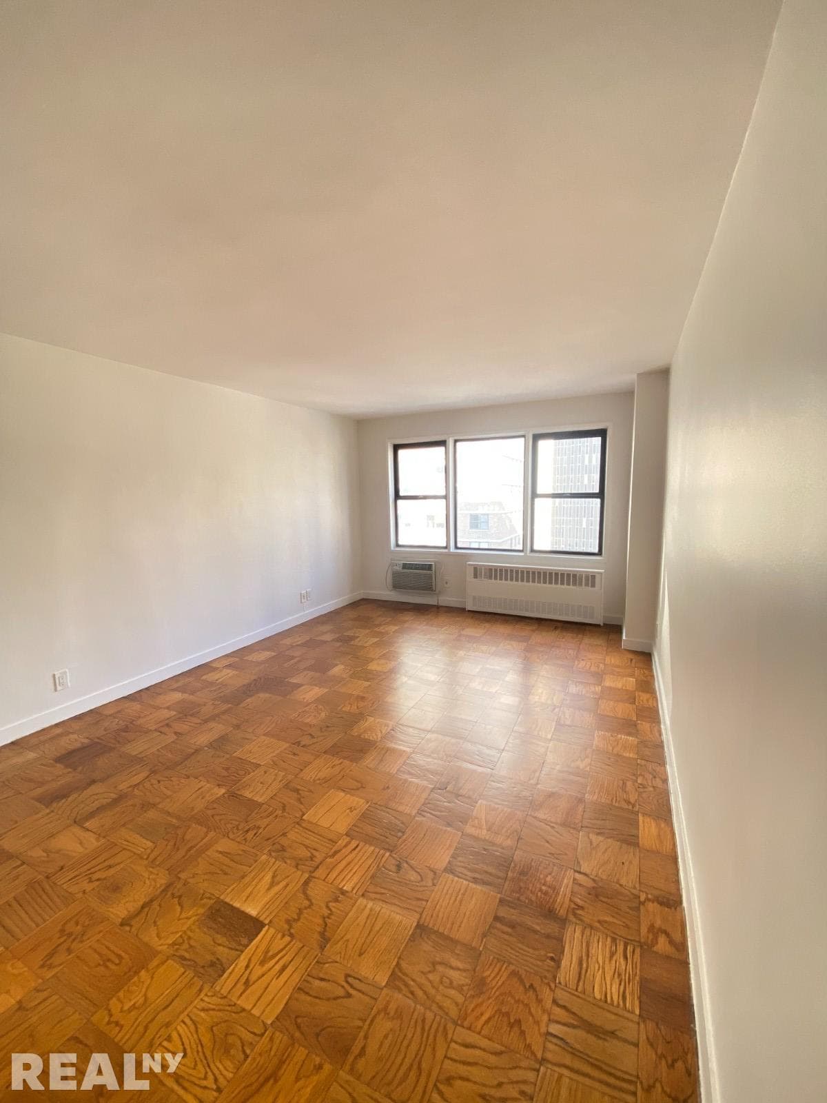 Studio apartment at 236 E 36th St, Unit 3E, Murray Hill, photo 2 of 9