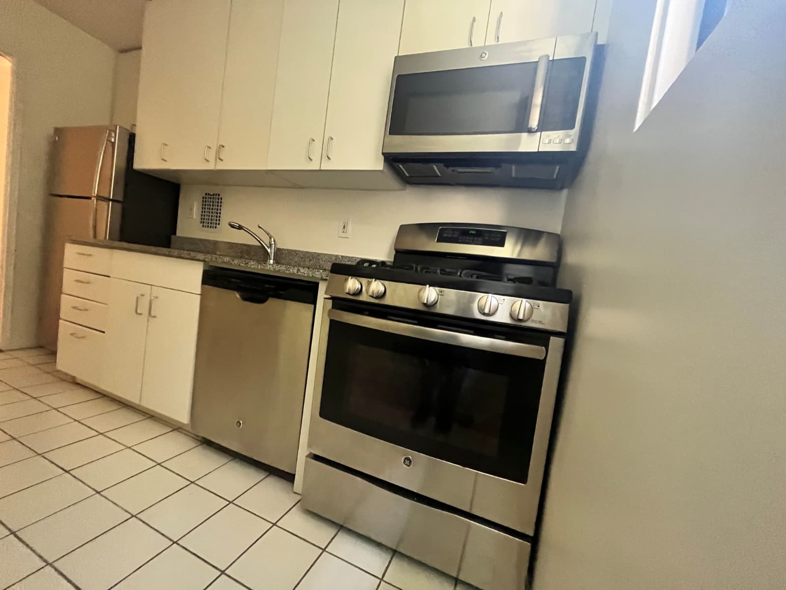 1 bed apartment at 333 E 49th St, Unit 8C, Midtown East, photo 5 of 8